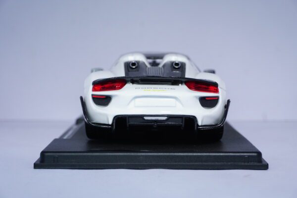 Porsche 918 Weissach - Image 4