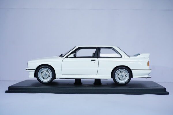 BMW 3 Series 1988 M3 E30 White - Image 4