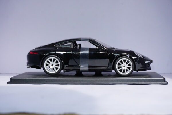 Porsche 911 Carrera S 2013 Sports Car - Image 2