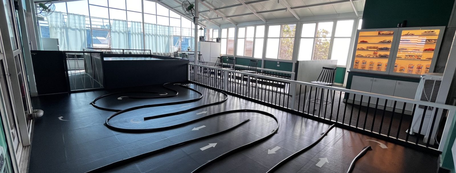 RC CAR RACING TRACK AT RACEIN PARC